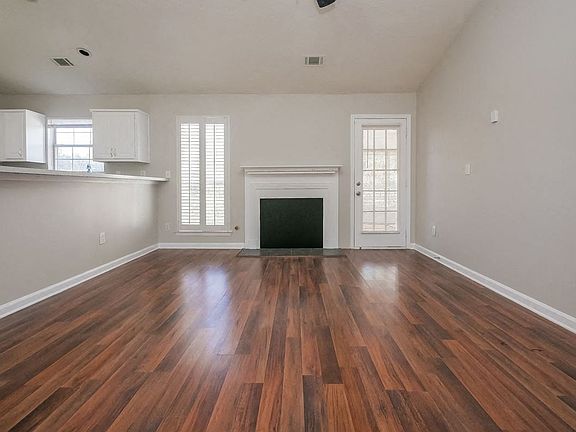 2nd image of 205 Ashton Ct