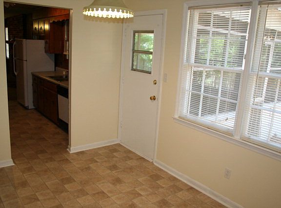 5th image of 1807 Valley Park Ct