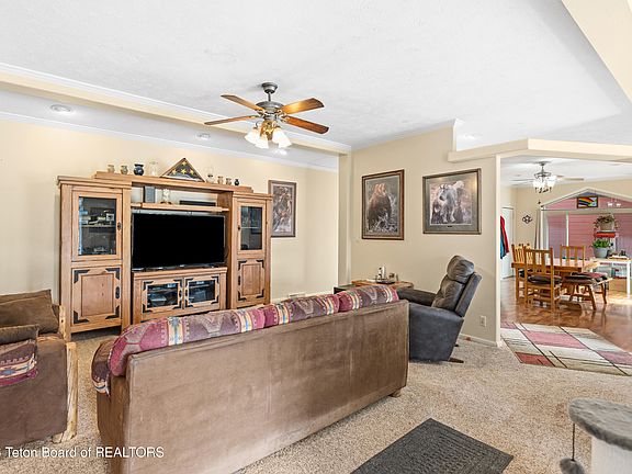 5th image of 15 Riverbend Ln