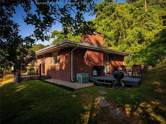 2nd image of 2211 Larwood Dr