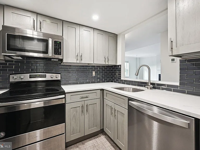 1727 R St NW #502 — Photo 7