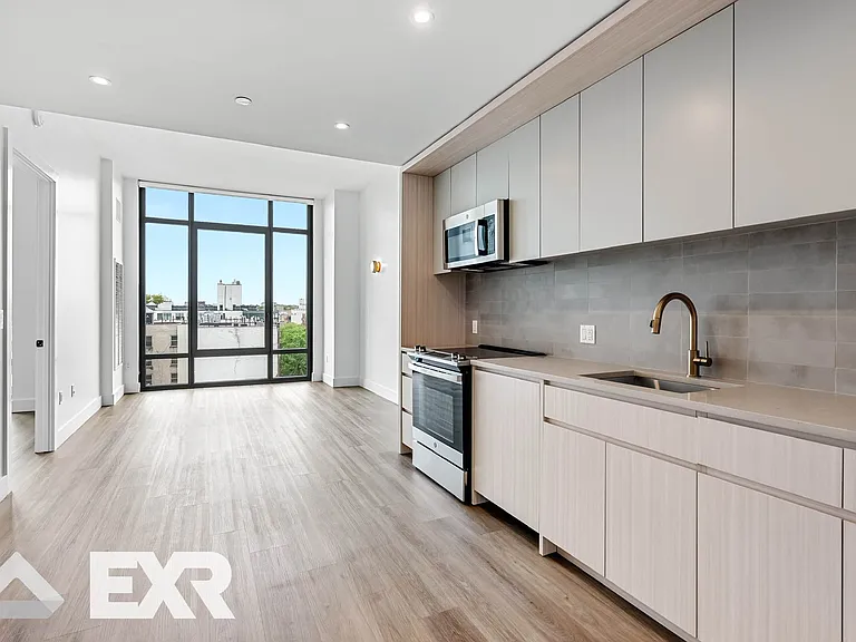 210 Clarkson Ave #Penthouse 8 — Photo 6