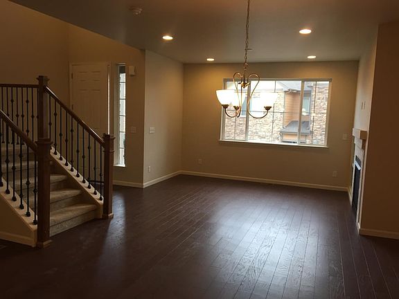 Spacious Great Room with Natural Lights