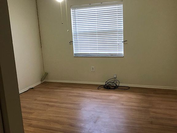 3rd image of 5112 Ellendale Ave