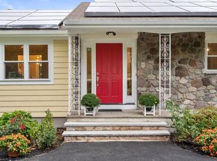 15 Pecunit St, Canton, MA 02021