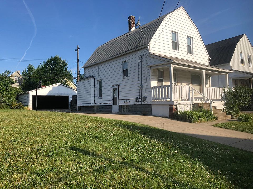 1st image of 2066 W 104th St