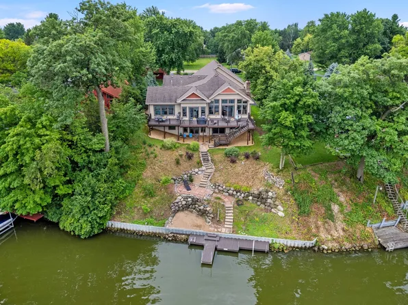 853 Lake Holiday Dr, Sandwich, IL 60548