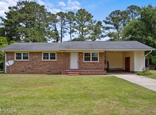 5 Oxford Dr, Jacksonville, NC 28546