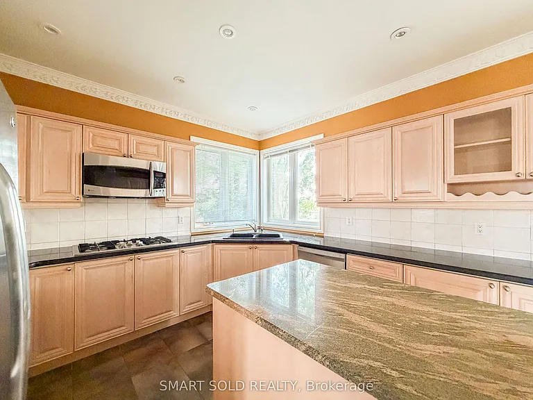 704 Foxcroft Blvd — Photo 9