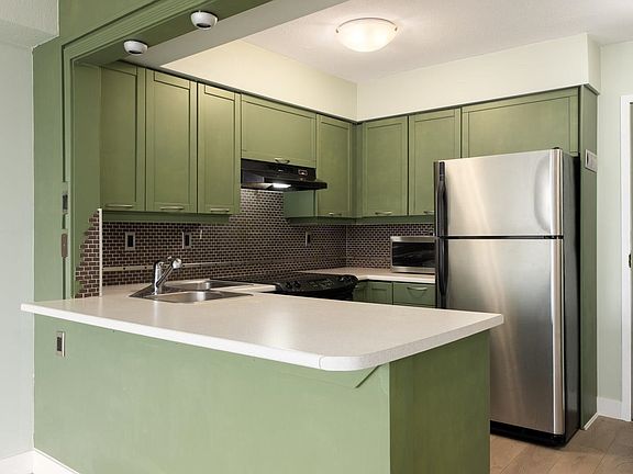 3rd image of 1099 Broadway E