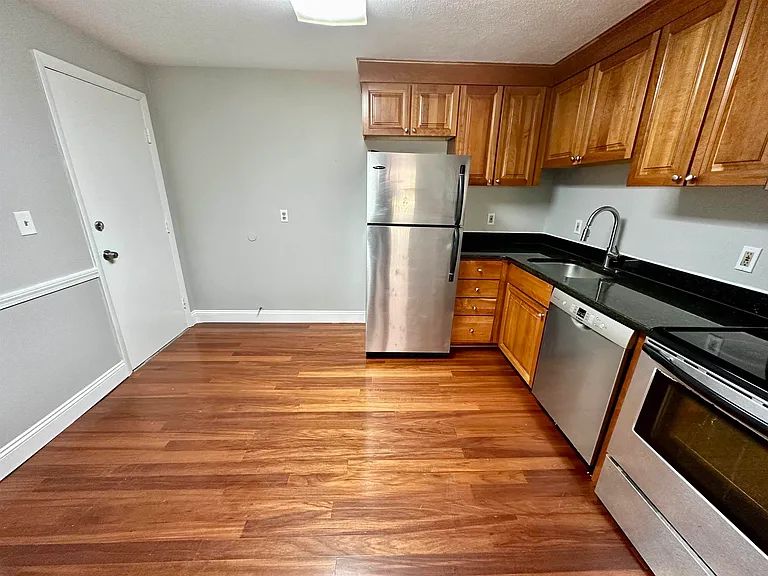 33 Andrew St — Photo 12