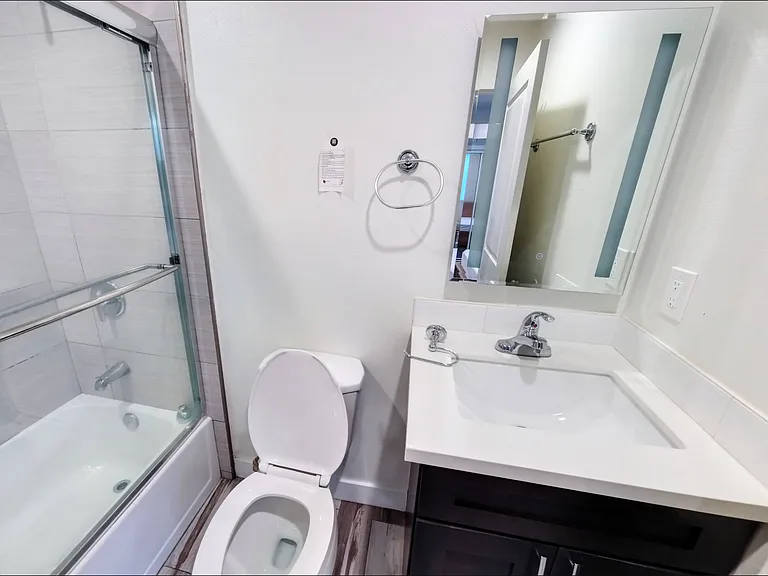 1451 W 36th Pl — Photo 10