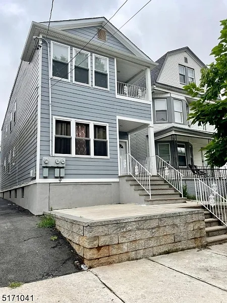 176 Maple Ave photo 1