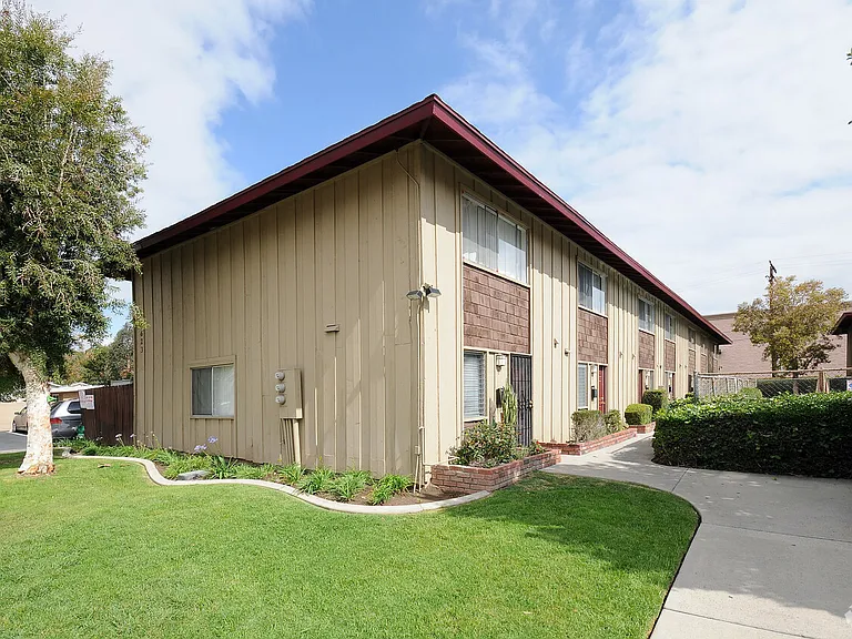 Countryside Townhomes Apartments — Photo 9