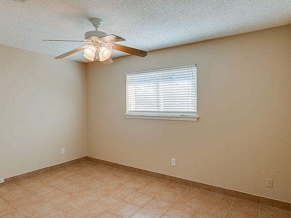 4th image of 611 Johns Dr