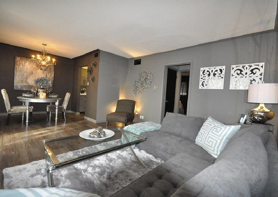 5601 Gaston - LONDON - ABBY Living and dining room