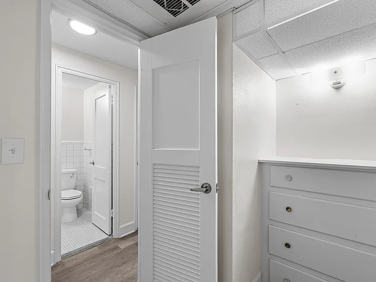 Fairmont Tower Apartments — Photo 33
