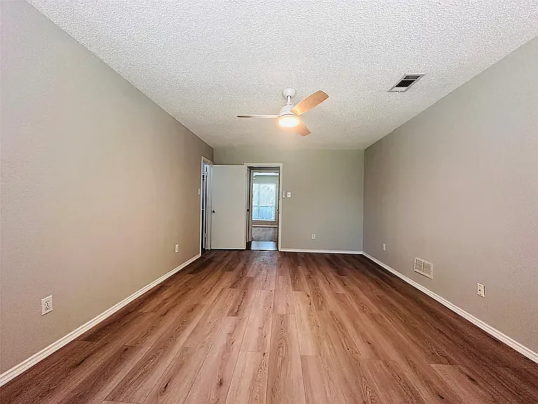 3117 Kingswood Dr — Photo 6
