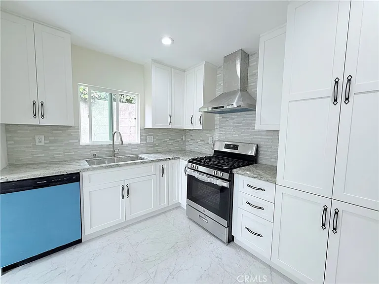 17513 Glenburn Ave — Photo 3