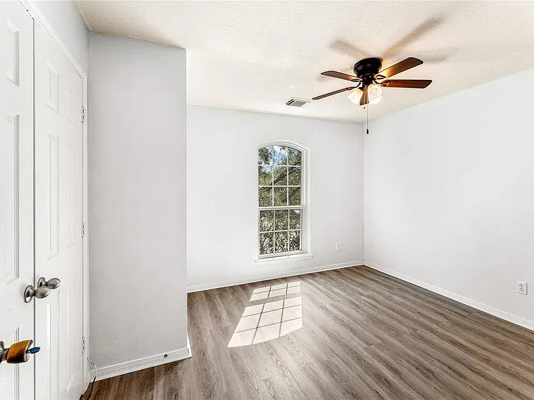 19106 Spring Meadows Ln — Photo 12