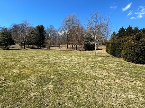 5738 Pigeon Hill Rd, Spring Grove, PA 17362