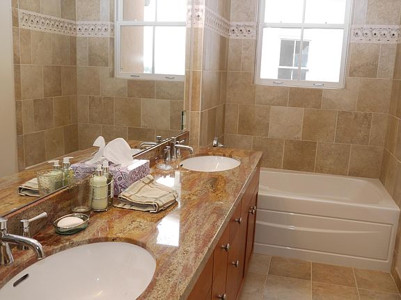 4th image of 588 Main St Unit 322