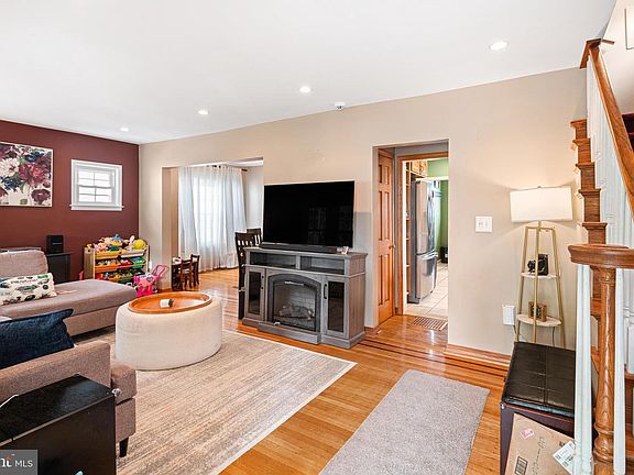 3rd image of 105 E Narberth Ter