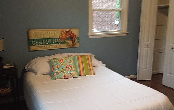 Bedroom/Hardwood