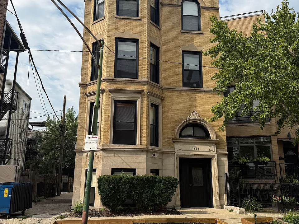 2448 W Iowa St #1
