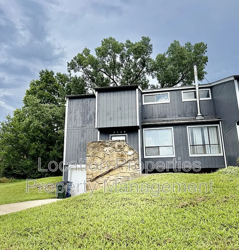 3 bed, 2.0 bath, 1665 sqft, $1,695 — Photo 2