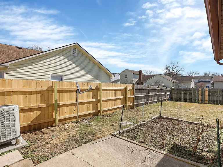 1747 Hightower Dr — Photo 25
