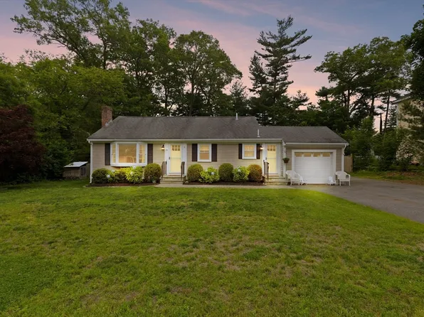 15 Greenwood Ave, Pembroke, MA 02359