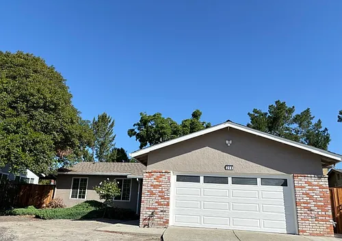 208 Chestnut Ct Photo 1