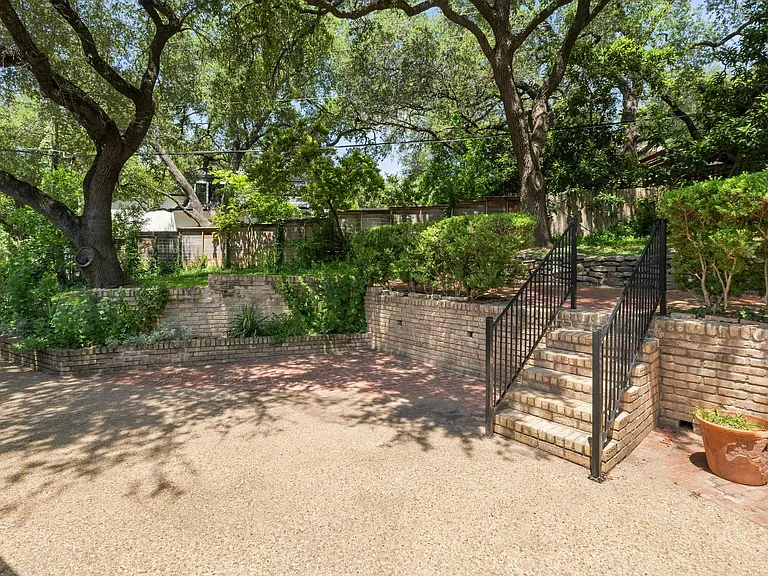 2802 Pecos St — Photo 31