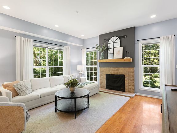 2nd image of 2156 Yale Cir