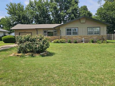 511 N Country Acres Ave, Wichita, KS, 67212