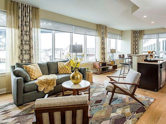 5th image of 246 N Columbus Blvd #917