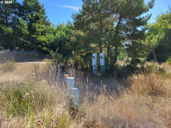 813 Jacobson Way, Lakeside, OR 97449