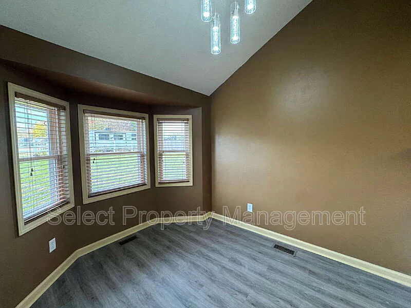 3 bed, 2.0 bath, 1266 sqft, $1,799 — Photo 4