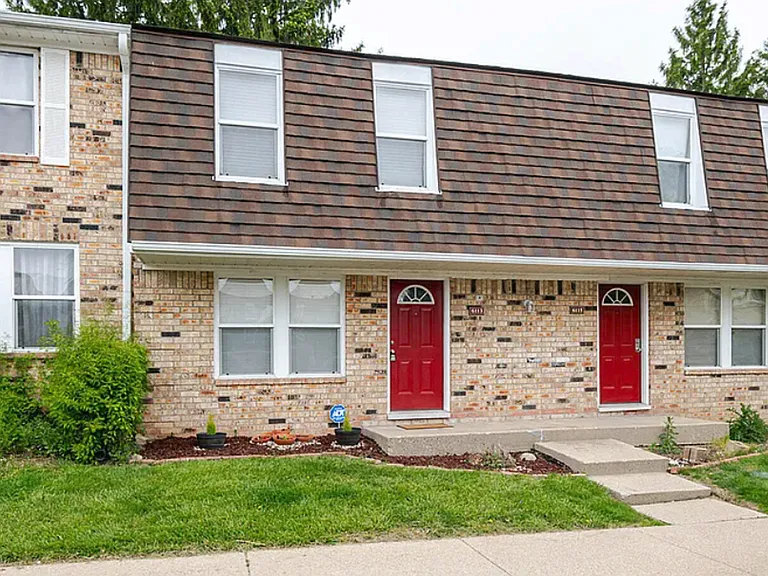 6113 Scotmar Dr — Photo 2