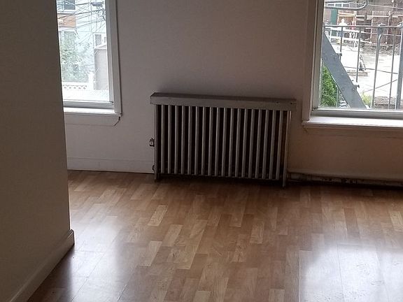 3rd image of 945 Lorimer St Floor 2