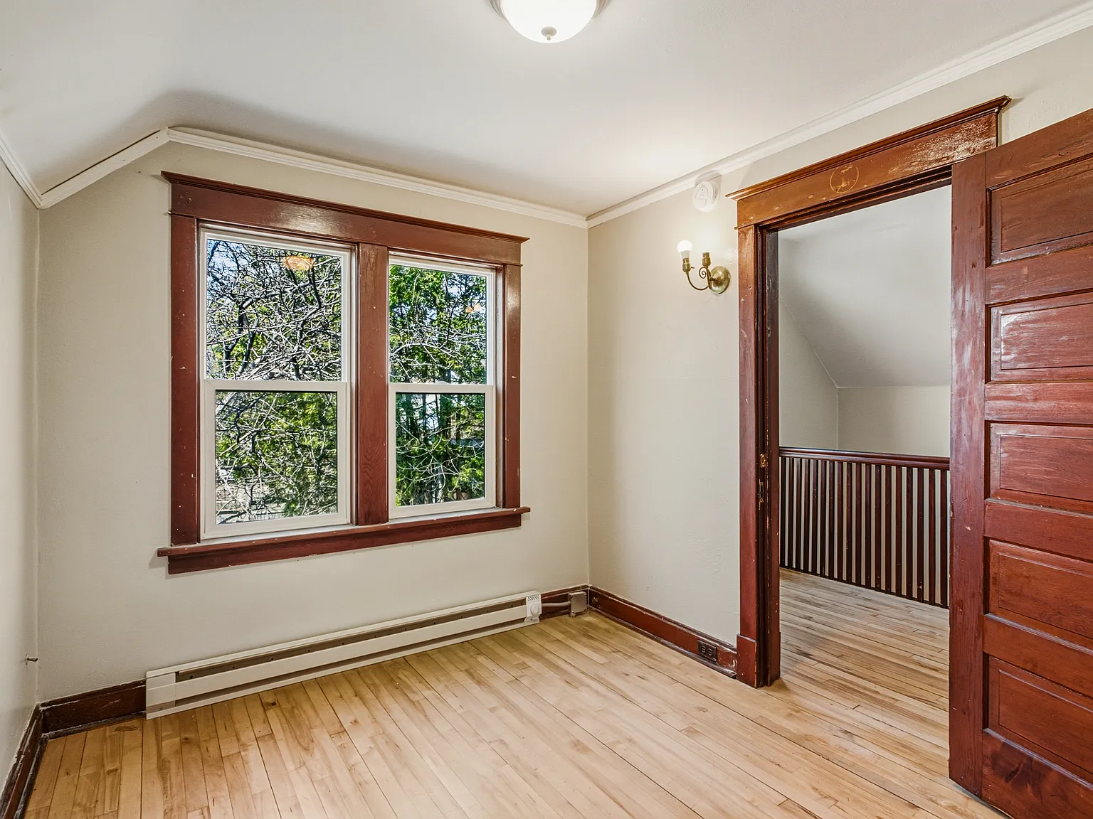 3 bed, 950 sqft, $1,300 — Photo 3