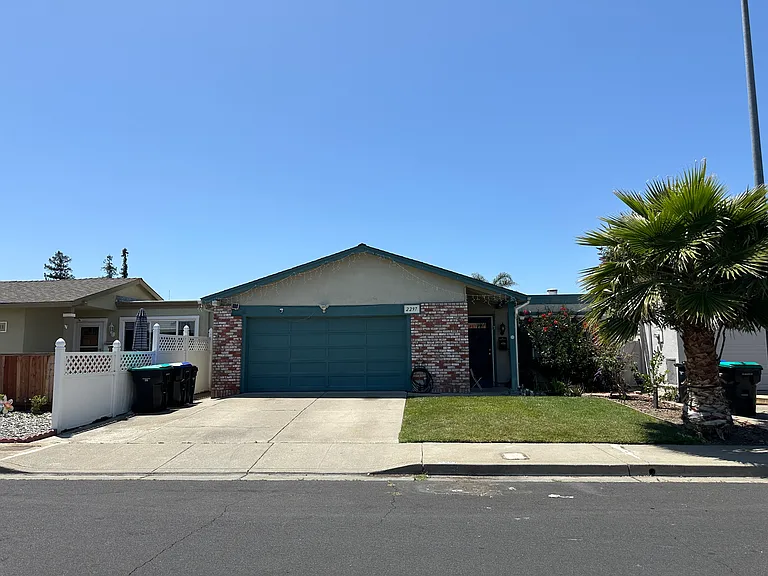 2297 Goldcrest Cir — Photo 1