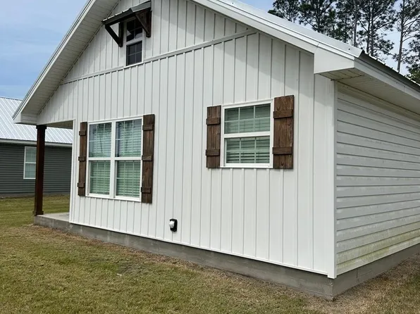 467 Pine St, Baxley, GA 31513