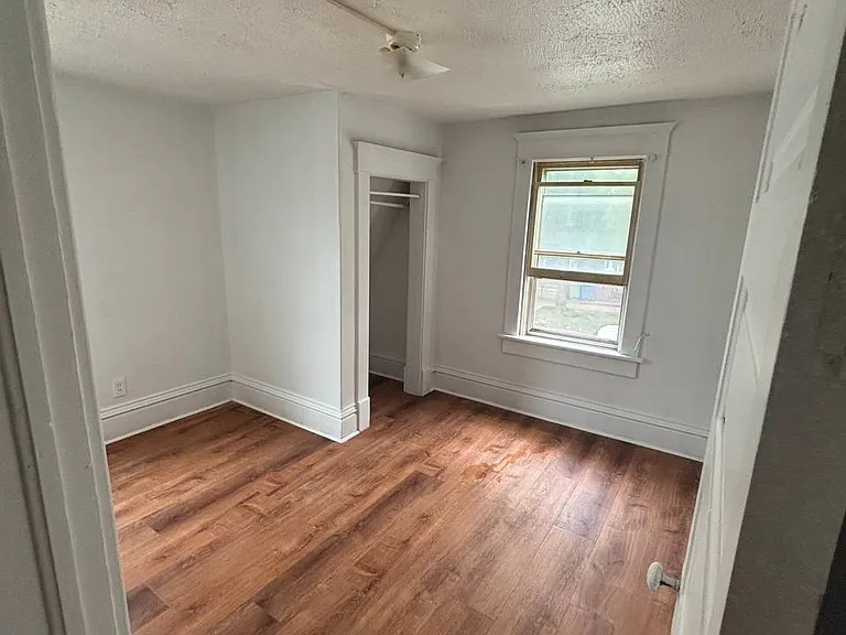 206 Allen St #2 — Photo 4