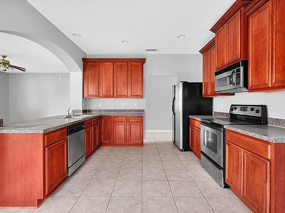 4th image of 10367 Lancashire Dr S