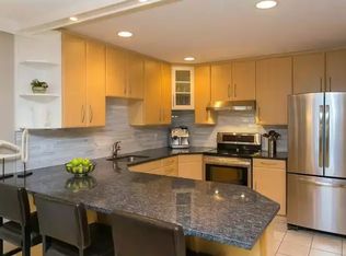 2900 Abbott St UNIT 208, Kelowna, BC V1Y1G6