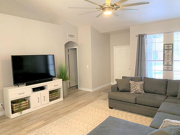 5th image of 857 E Park Ave