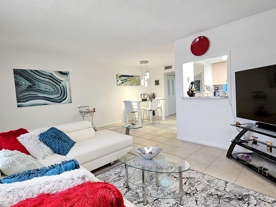 1st image of 230 Southampton B