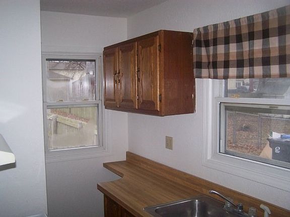2nd image of 105 S Elm St